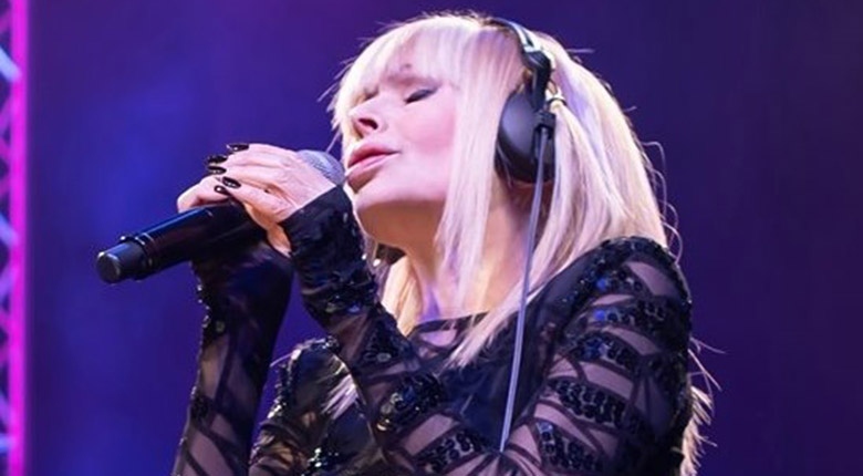 Лили Иванова представя нов албум на концерт във Варна